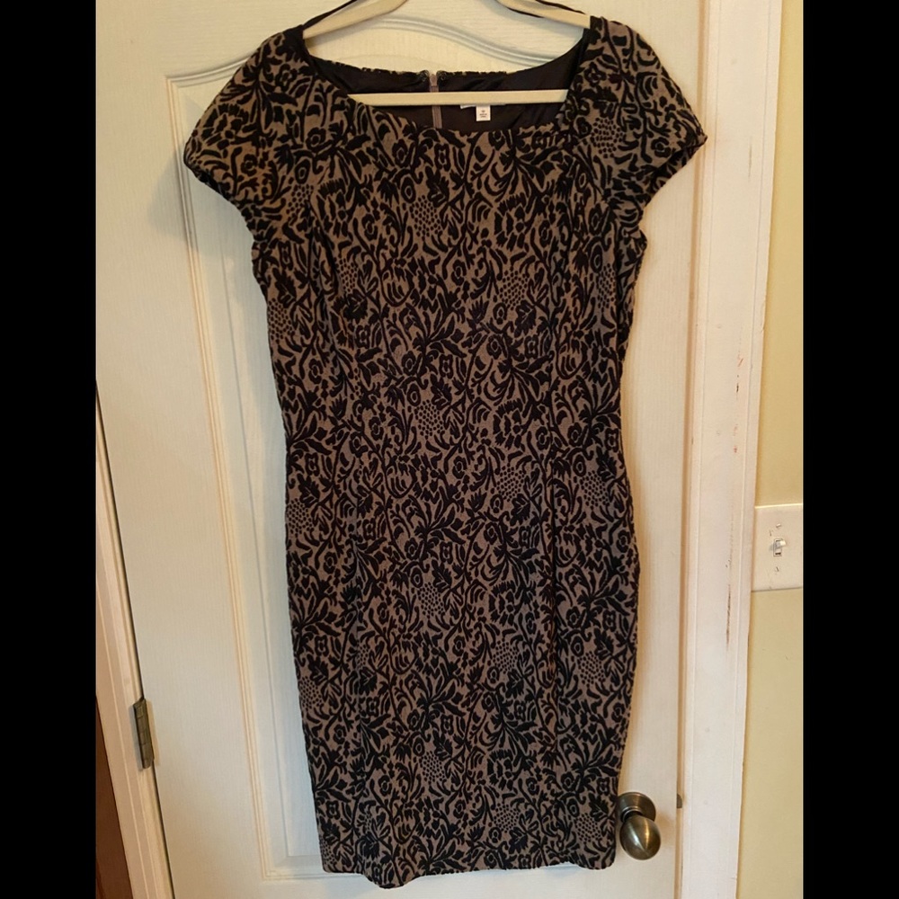 Beautiful dress! Excellent condition!